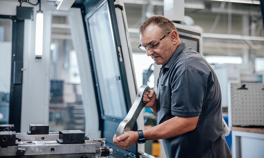 hoehn-praezision-cnc-fraesen-fraesmaschine